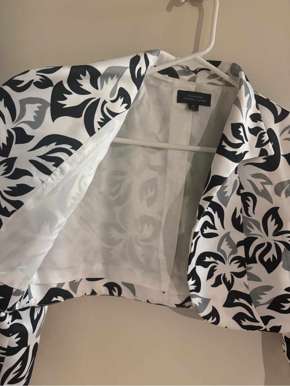 Tahari ASL Black White and Gray Floral Cropped Bolero Blazer - Picture 2 of 5